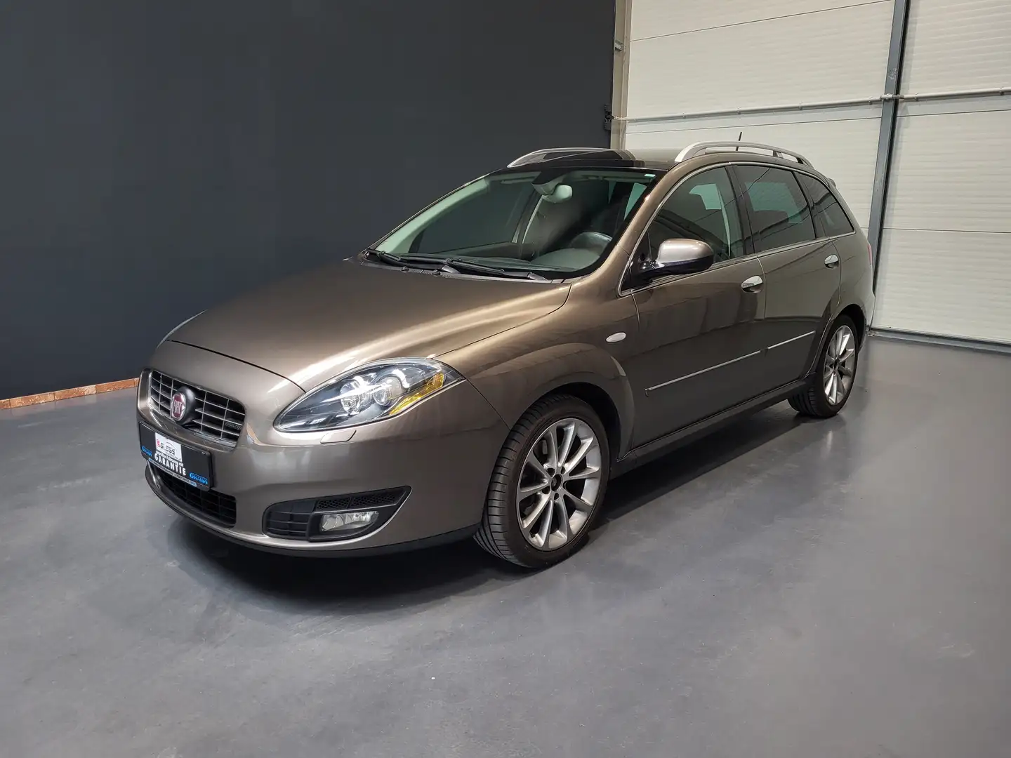 Fiat Croma 2.4 JTD 20V Multijet Emotion *Navi| Xenon* Grau - 1