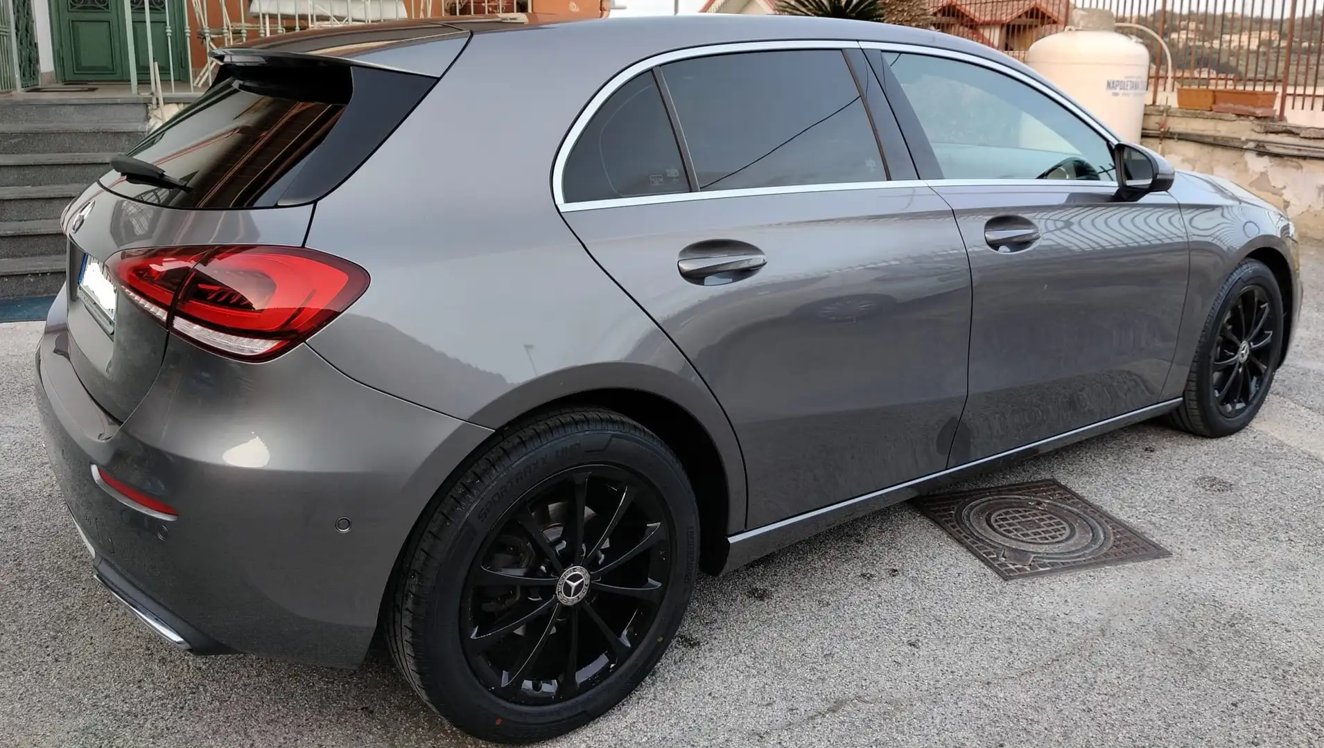 Mercedes-Benz 180 A 180 D Automatic Sport Grau - 1