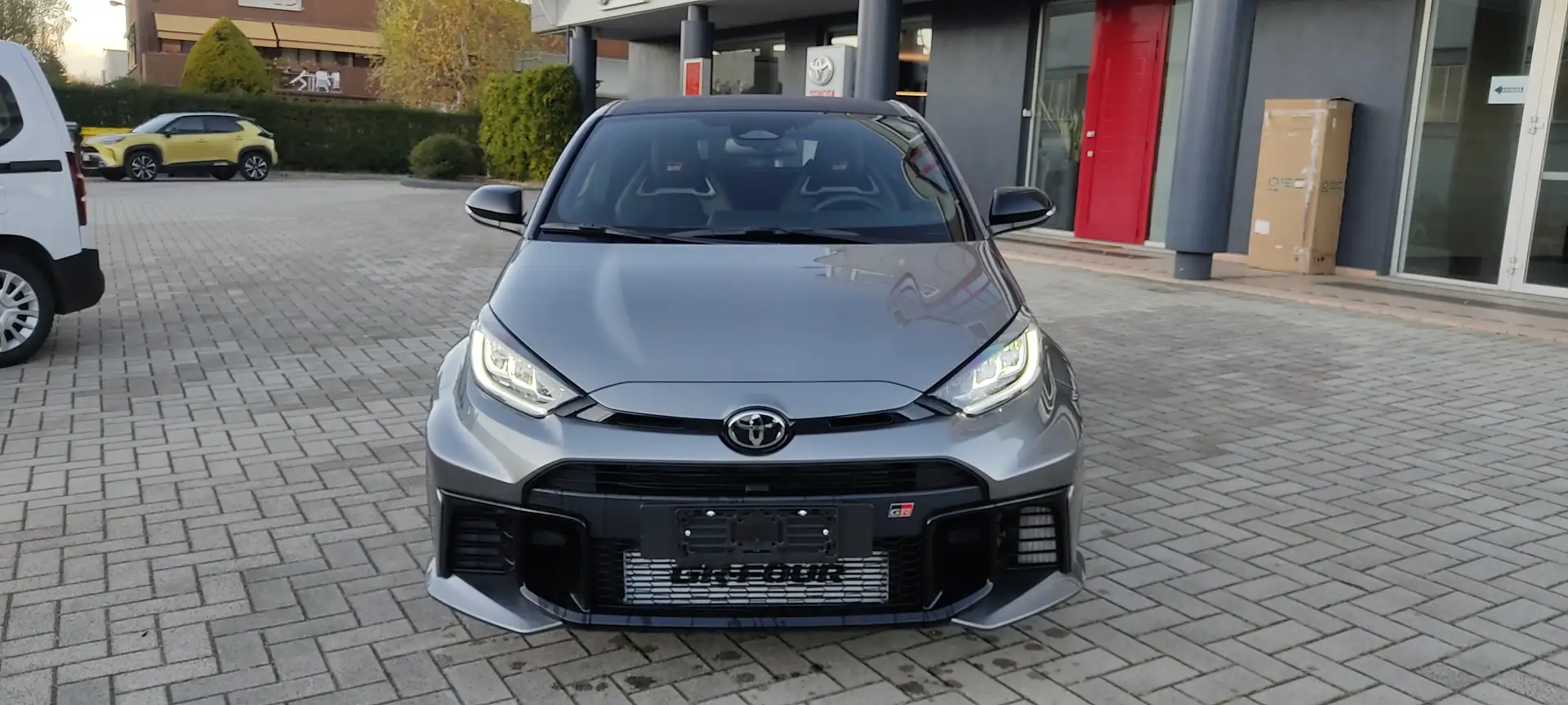 Toyota Yaris GR Four 1.6T 280CV AT8 + Tech Pack Gris - 2