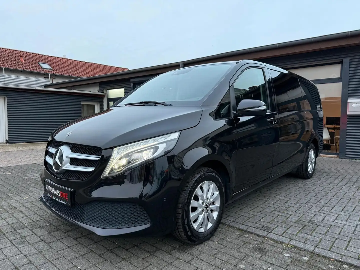 Mercedes-Benz V 220 d LANG/DISTRONIC/STANDHEIZUNG/1 HAND/MwSt. Schwarz - 1