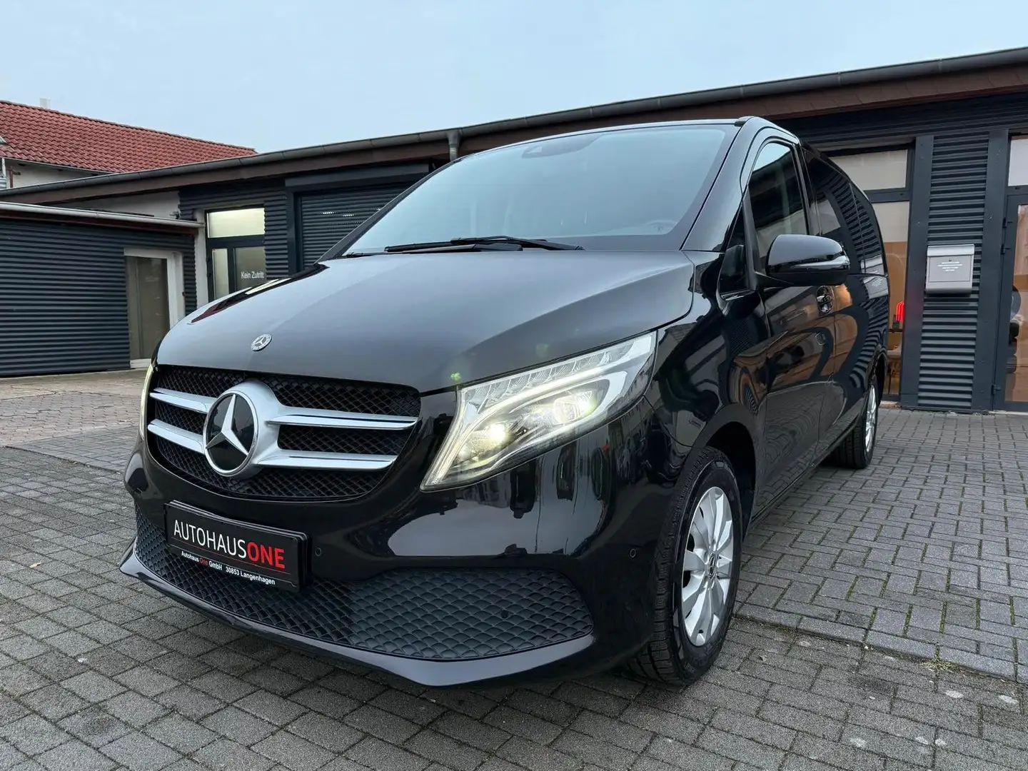 Mercedes-Benz V 220 d LANG/DISTRONIC/STANDHEIZUNG/1 HAND/MwSt. Schwarz - 2