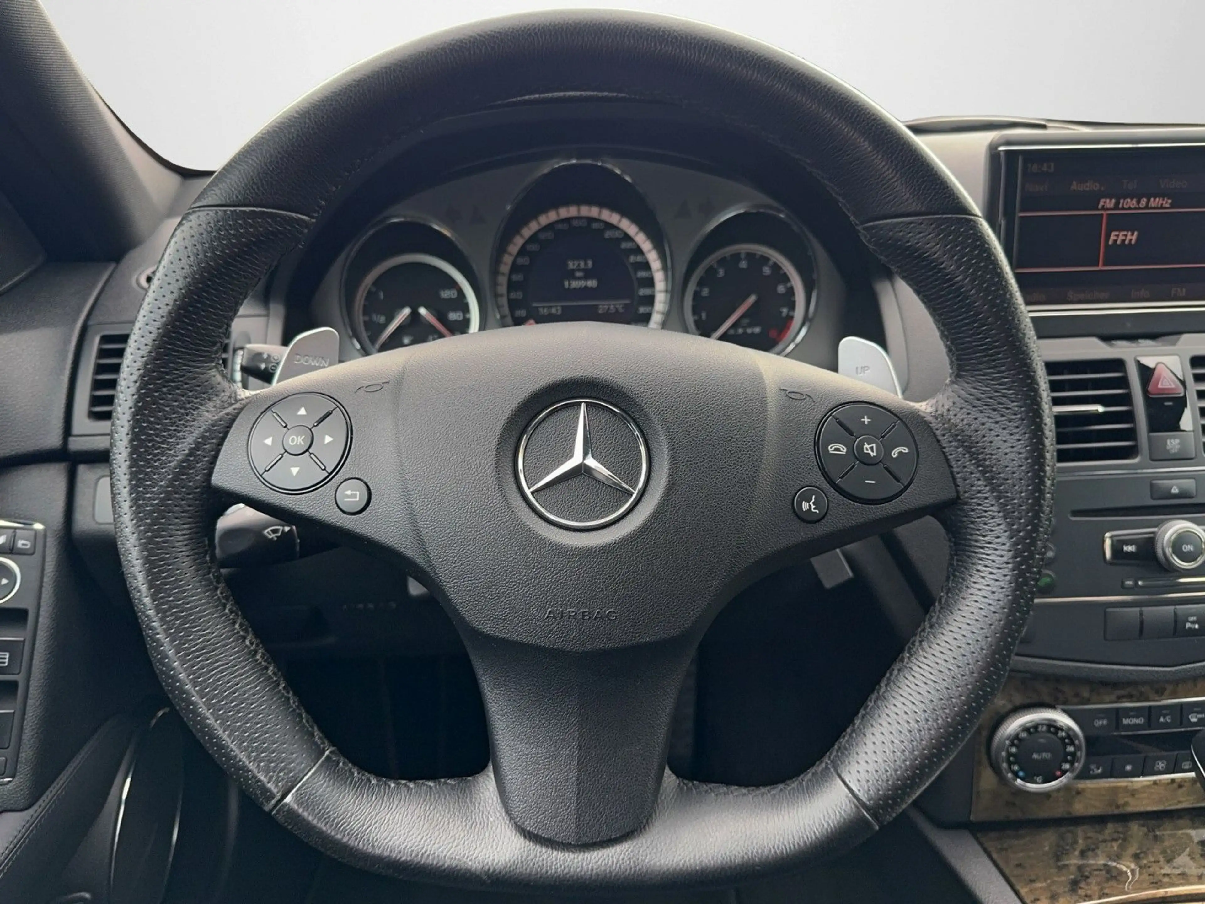 Mercedes-Benz C 63 AMG *Original-Zustand*Gepflegt ! — photo 11