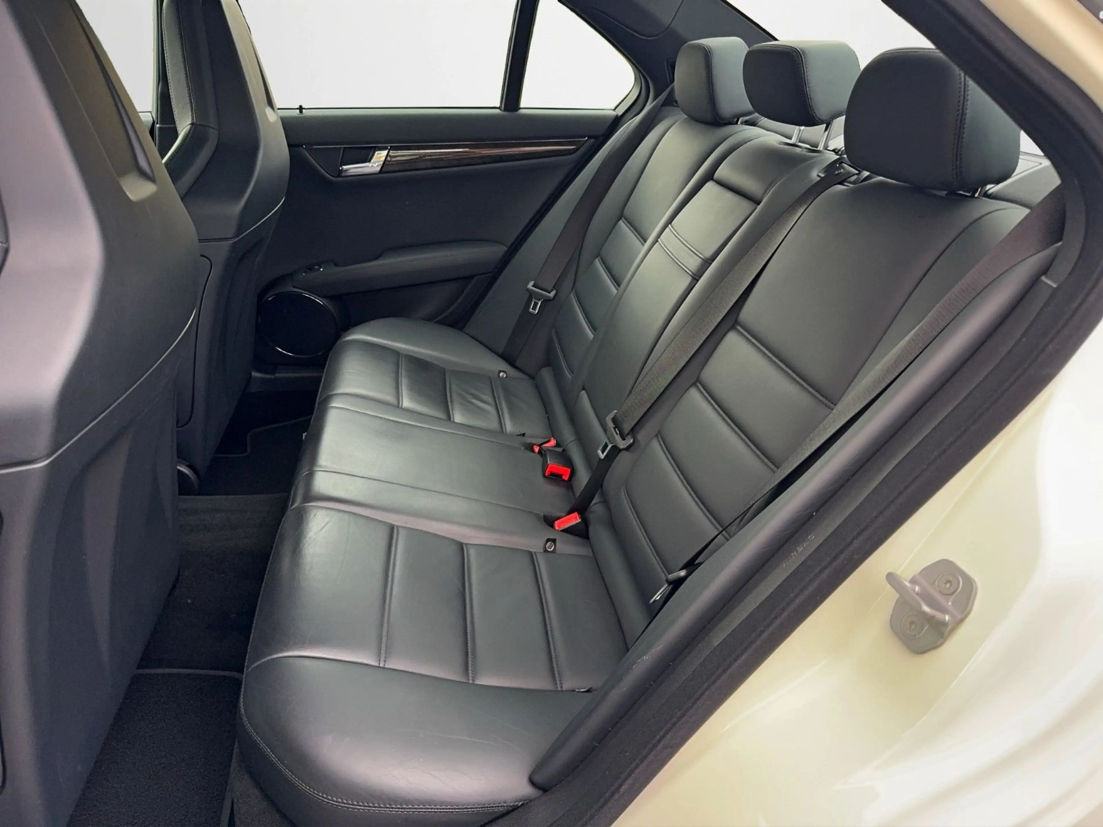 Mercedes-Benz C 63 AMG *Original-Zustand*Gepflegt ! — photo 12