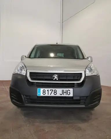 Peugeot Partner view 2
