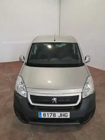Peugeot Partner view 3