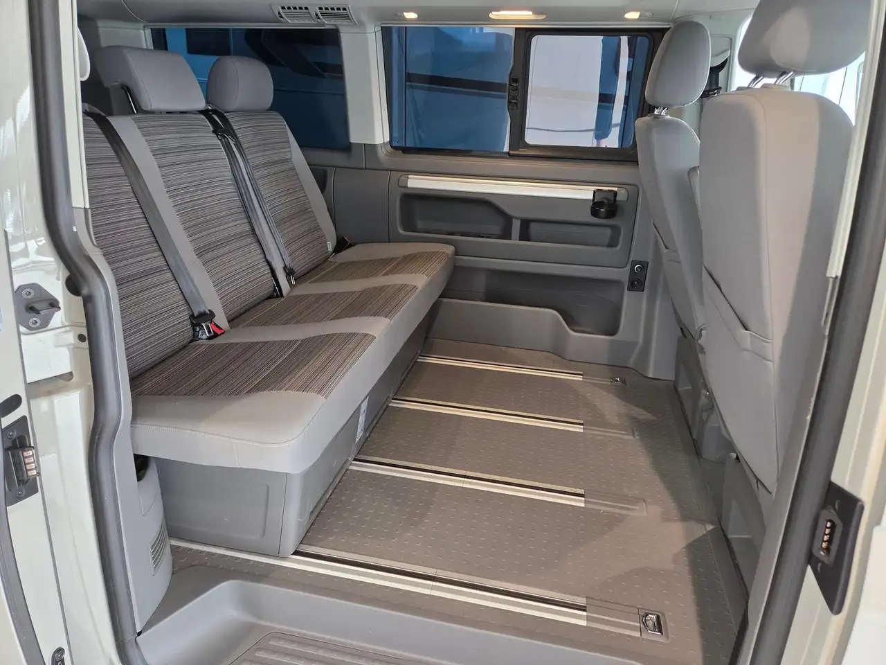 Volkswagen T6.1 California Beach Camper FWD 2.0 TD "Bulli" 10