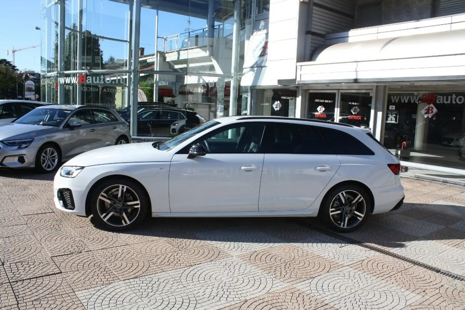 Audi A4 30 TDI/136 CV S tronic S line edition Bianco - 2