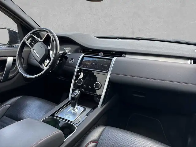 Land Rover Discovery Sport view 4