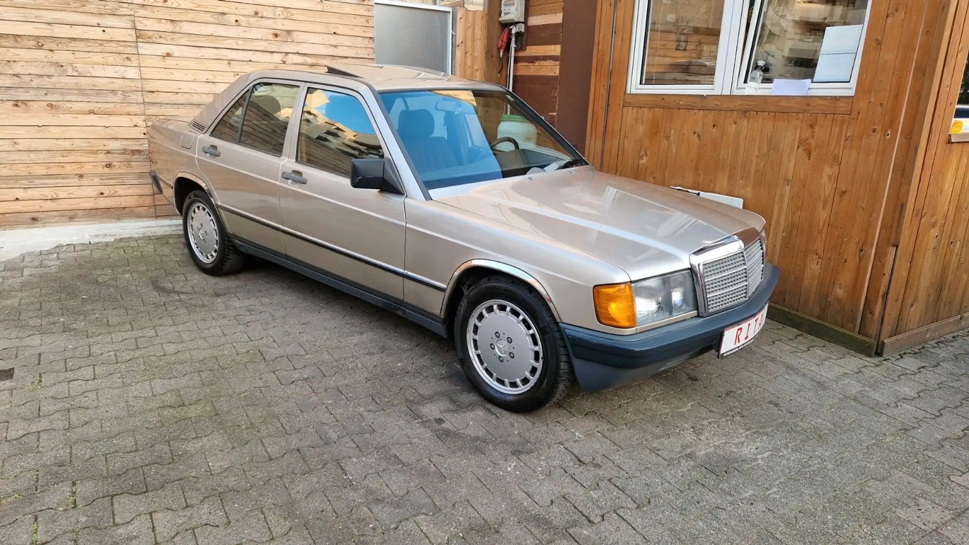 Mercedes-Benz 190 E Automatik, Schiebedach, Oldtimer - 2