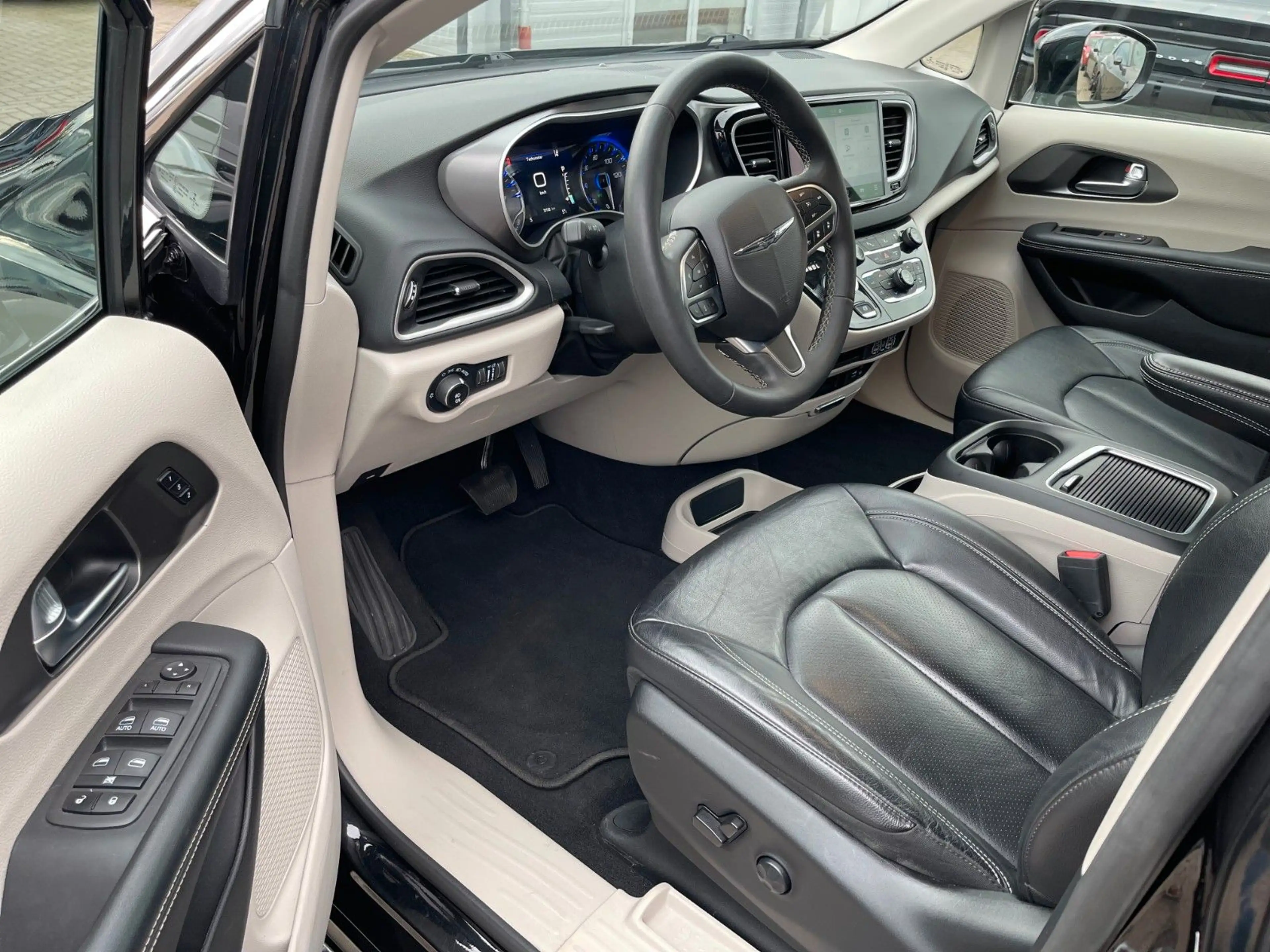 Chrysler Pacifica 3.6L V6 *AbstTemp*Spur*WenigKM — photo 11