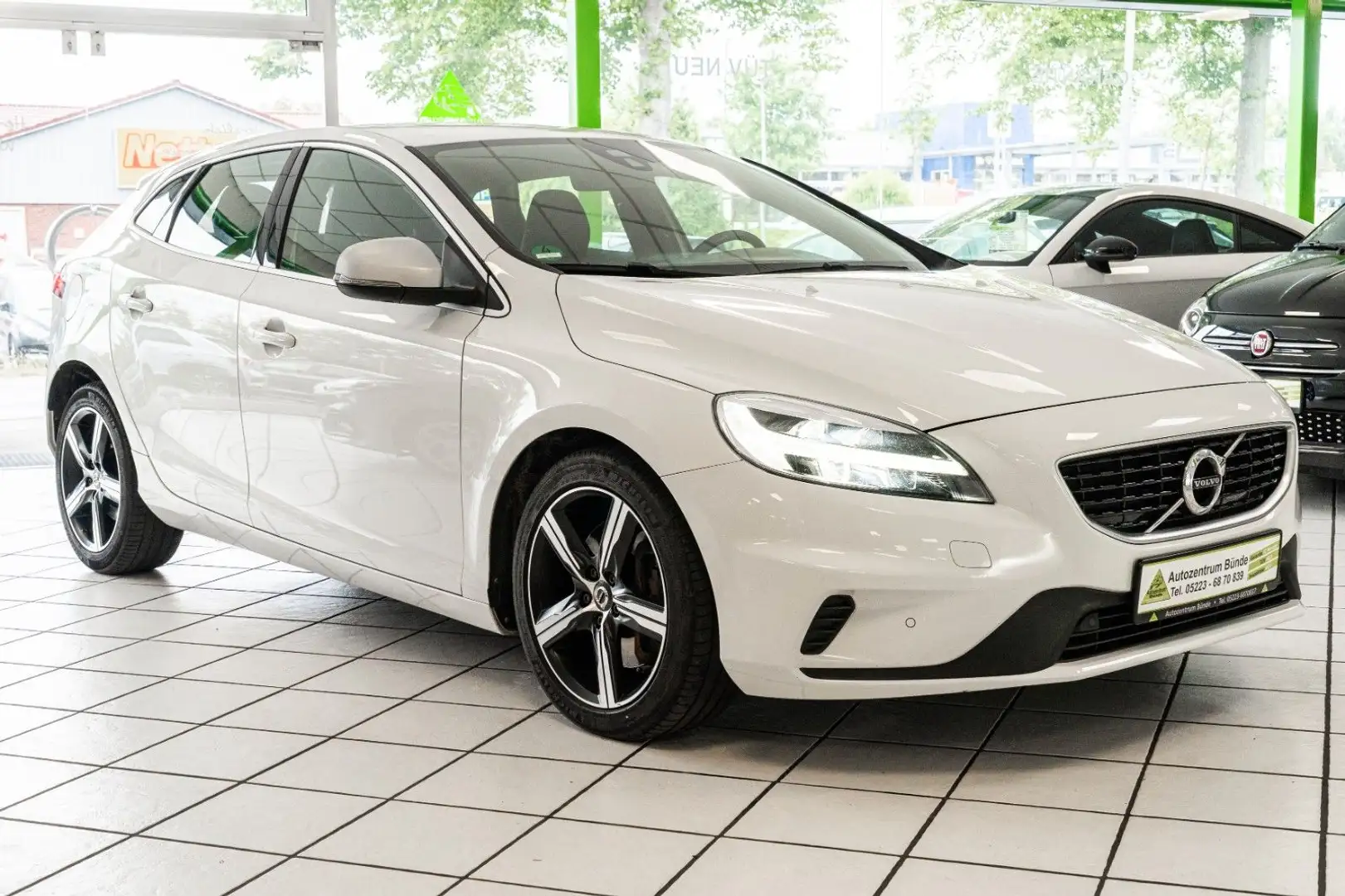 Volvo V40 R-Design Diesel Automatik Navigation Kamera Weiß - 2