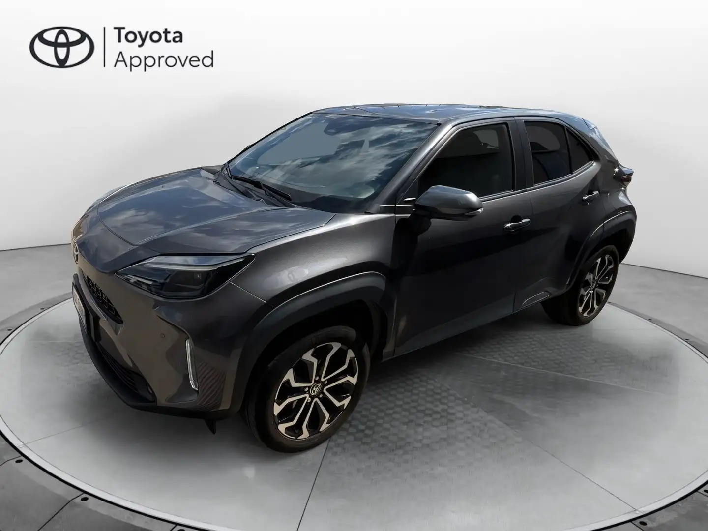 Toyota Yaris Cross Yaris Cross 1.5 Hybrid 5p. E-CVT Trend Grau - 1