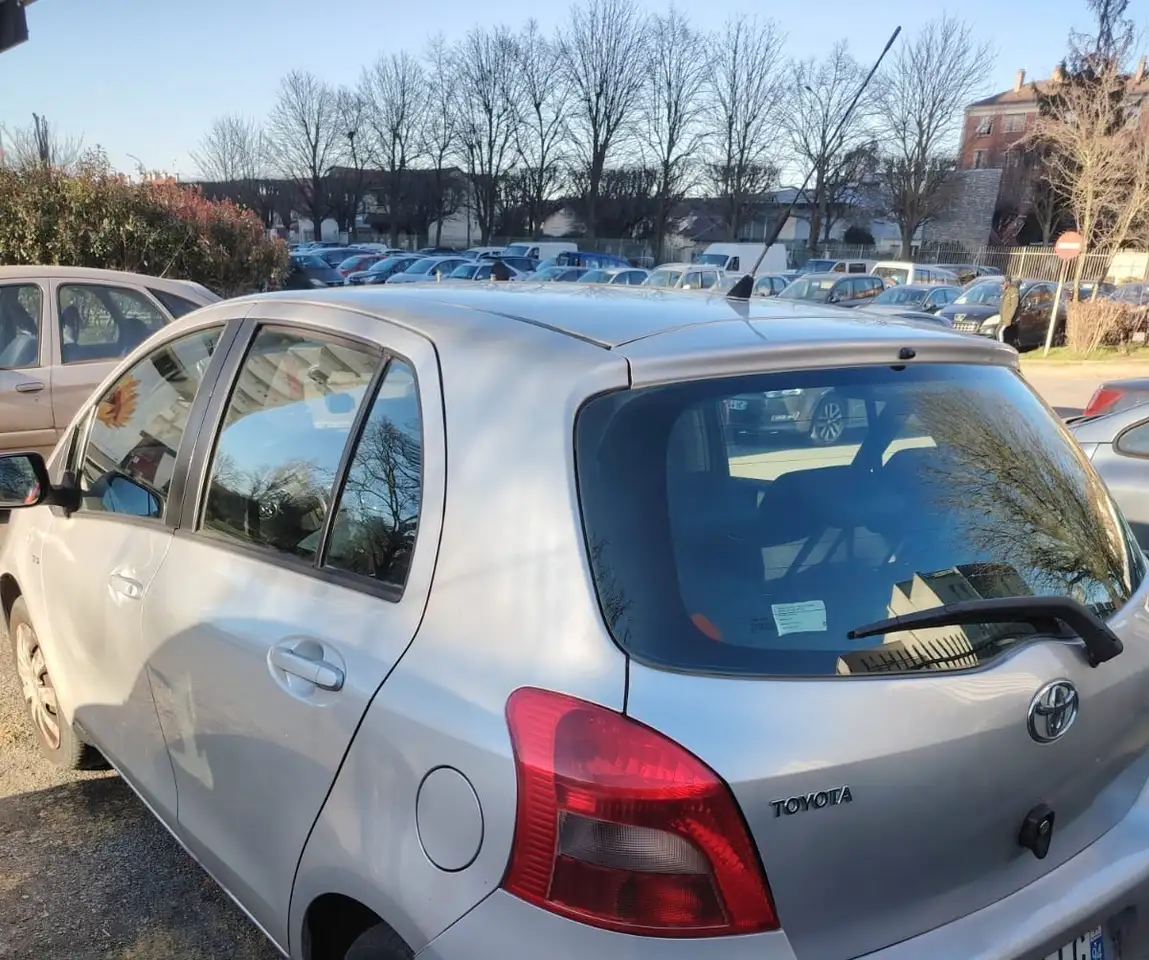 Toyota Yaris 1.0 - 69 VVT-i CrÃ©ation