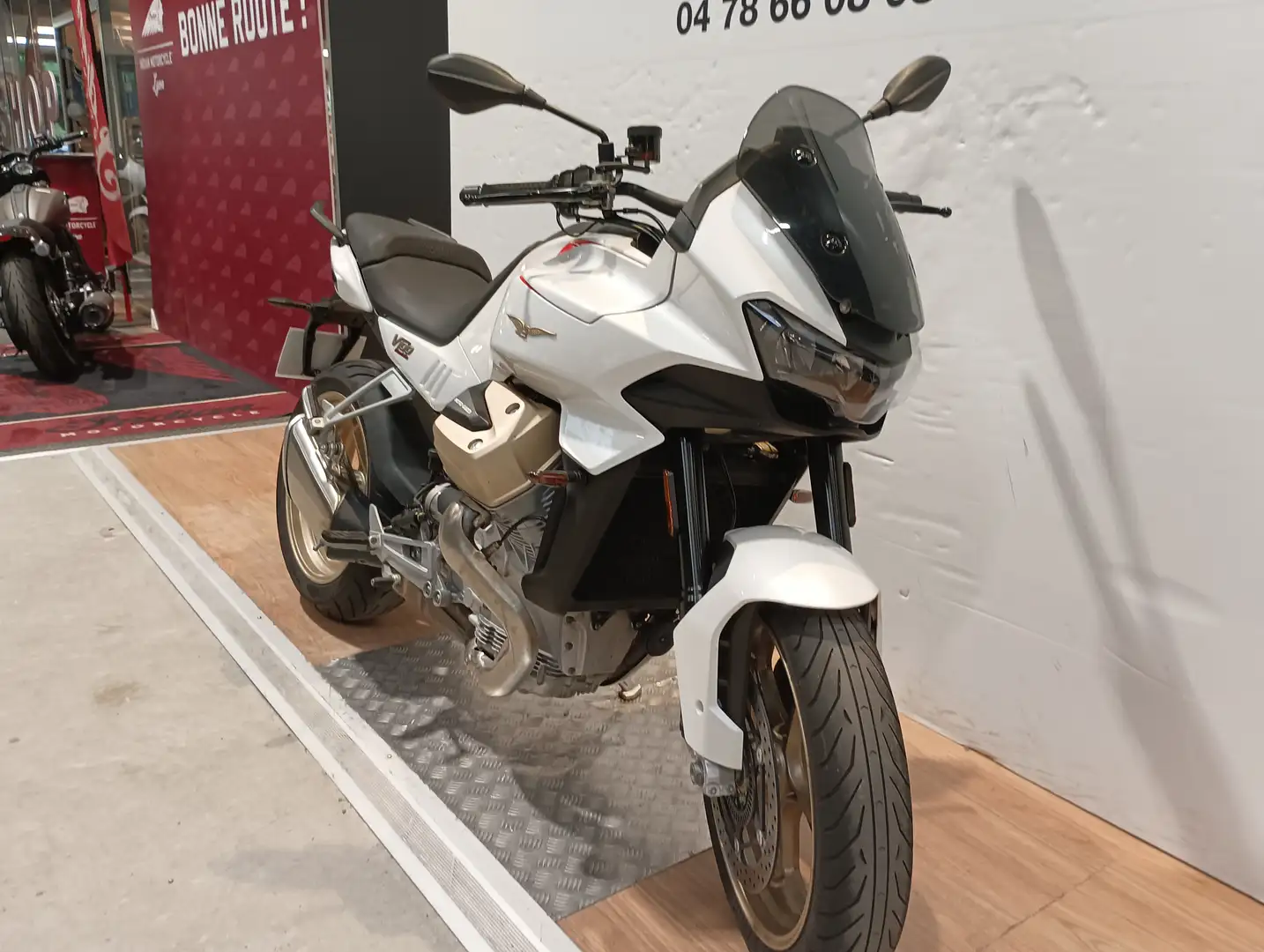 Moto Guzzi V 100 Fehér - 2