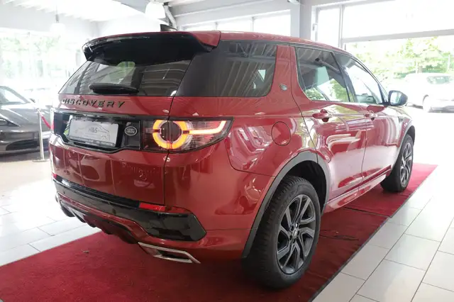 Land Rover Discovery Sport view 4