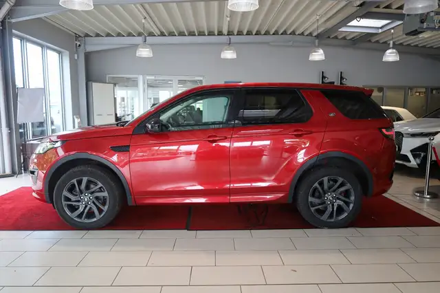 Land Rover Discovery Sport view 2