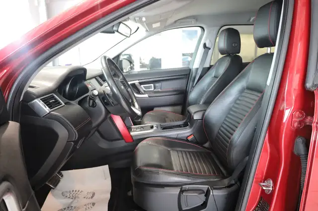 Land Rover Discovery Sport view 14