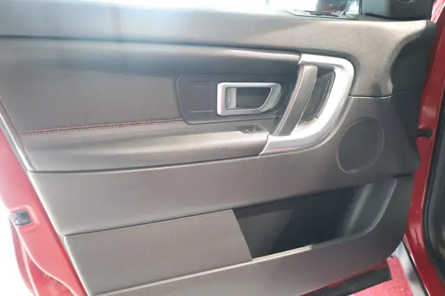 Land Rover Discovery Sport view 11