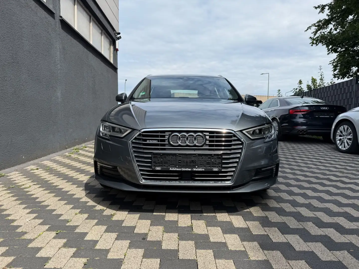 Audi A3 Sportback 40 e-tron design Navi Dig.Tacho 1.H Grau - 2