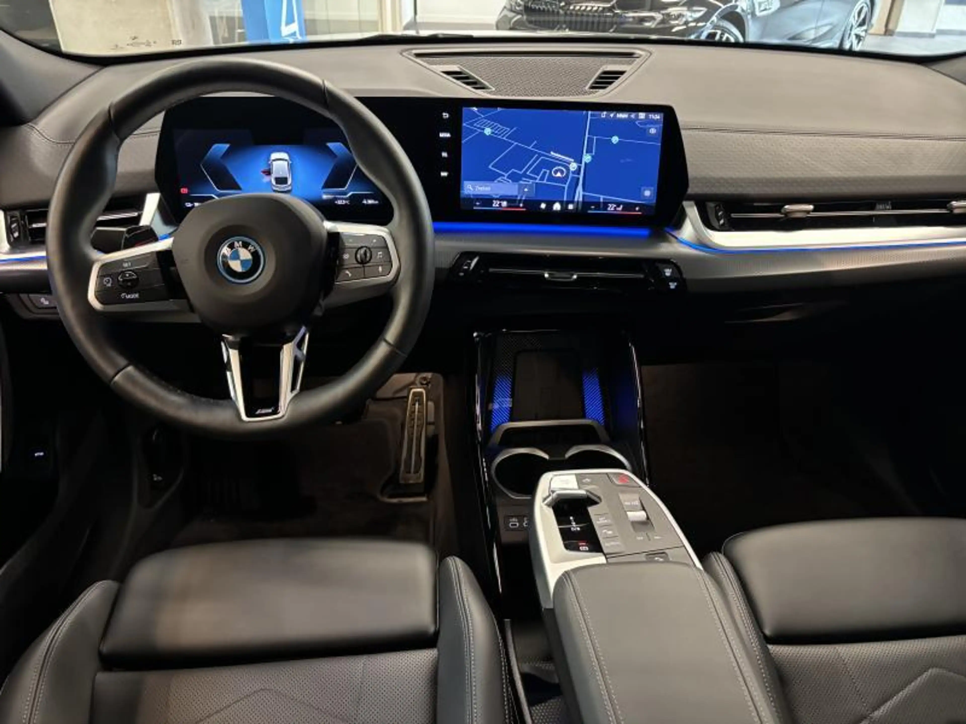 BMW iX2 M PACK PRO TREKHAAK CAMERA M REMMEN — photo 7