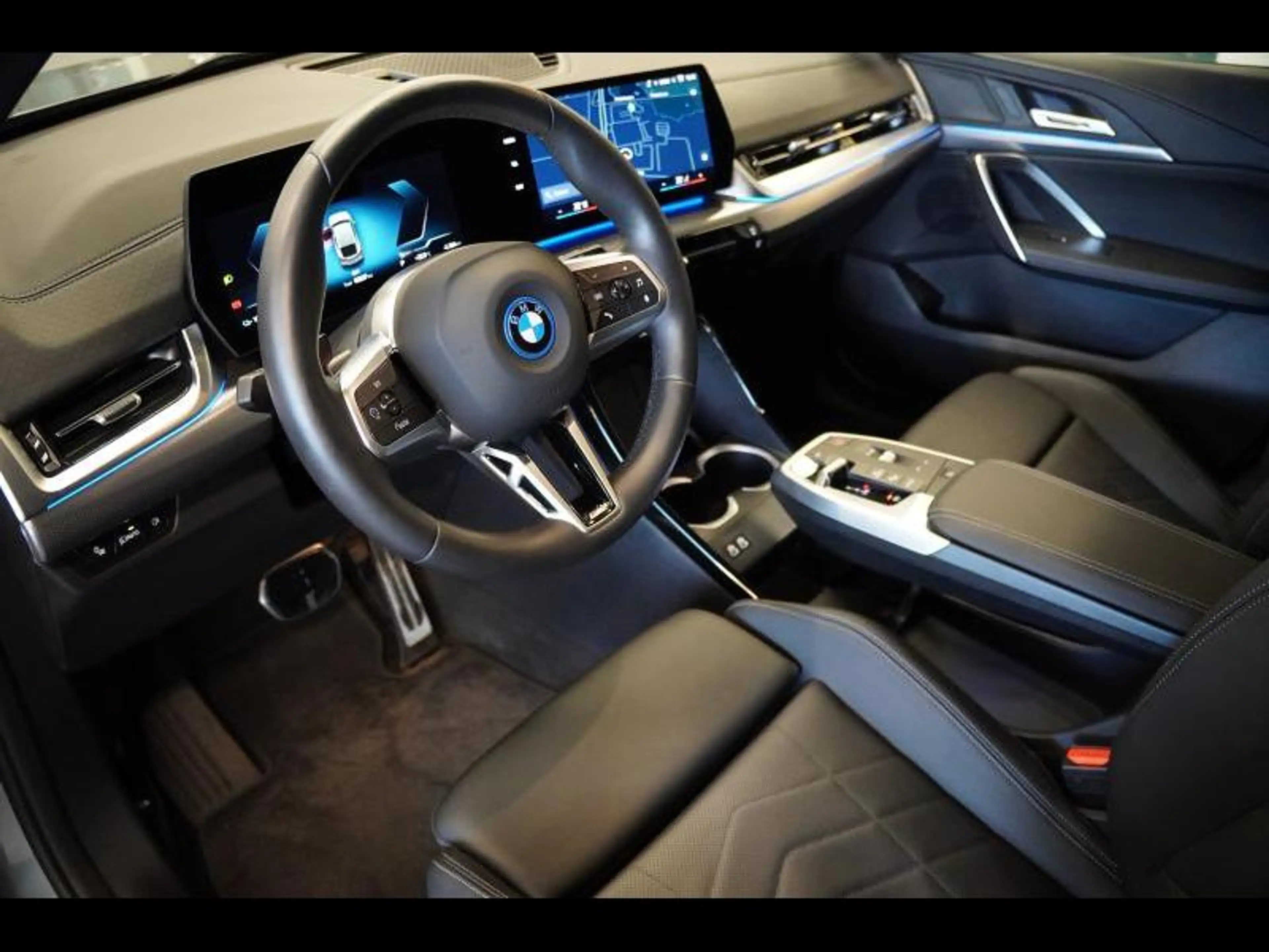 BMW iX2 M PACK PRO TREKHAAK CAMERA M REMMEN — photo 6