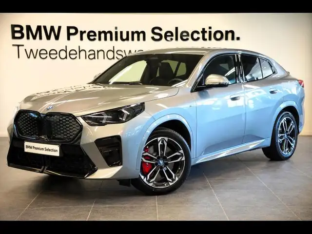 BMW iX2 M PACK PRO TREKHAAK CAMERA M REMMEN