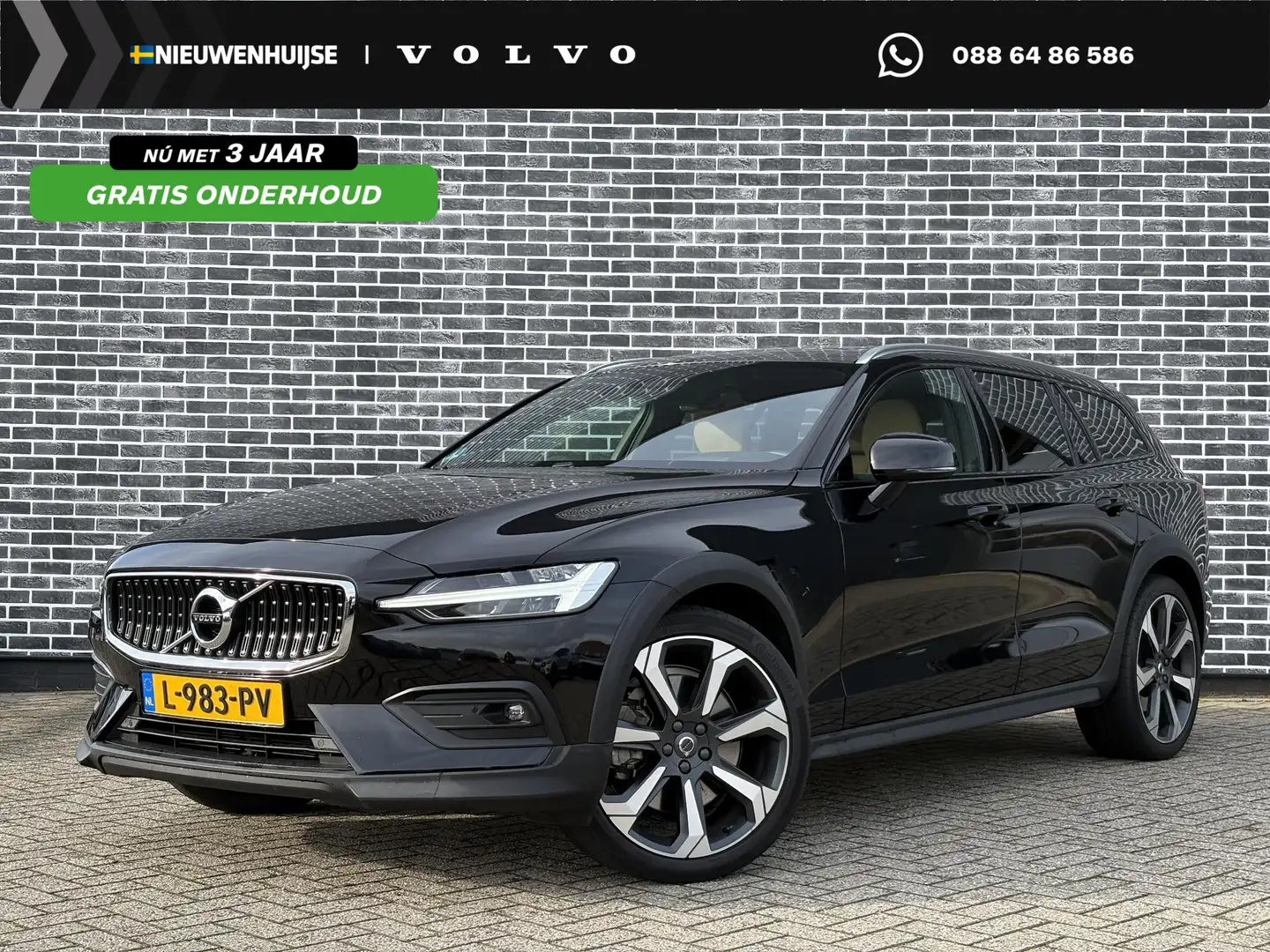 Volvo V60 Cross Country 2.0 B5 AWD Pro | Trekhaak | Elektrische Stoelverst Zwart - 1