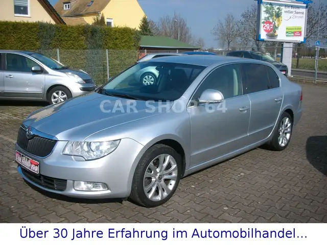 Skoda Superb Ambition  -BI-XENON/NAVI/SHZ/PDC/TOP!