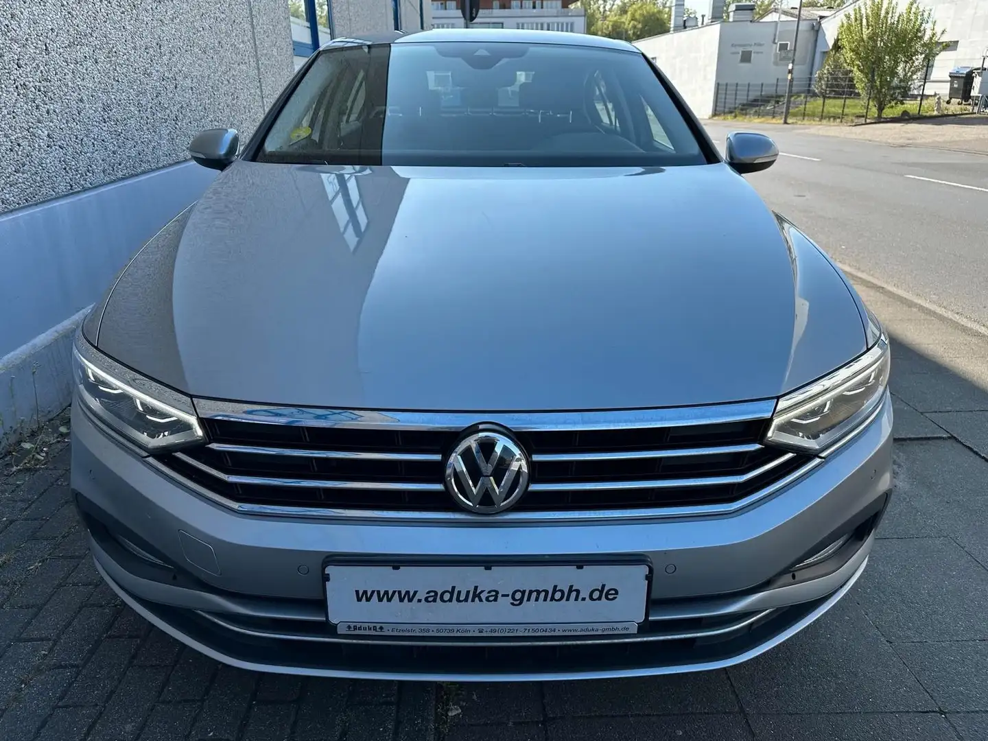 Volkswagen Passat 1.6 TDI SCR DSG Business AHK Kamera LED Argent - 2