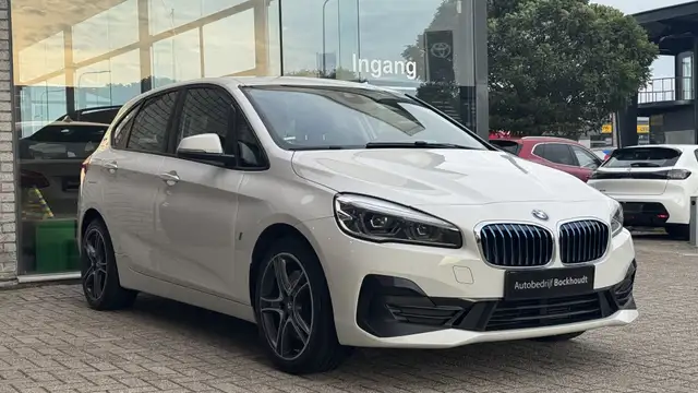 BMW 2 Series view 4