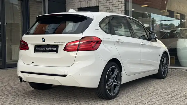 BMW 2 Series view 7