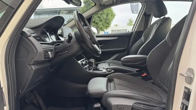 BMW 2 Series view 9