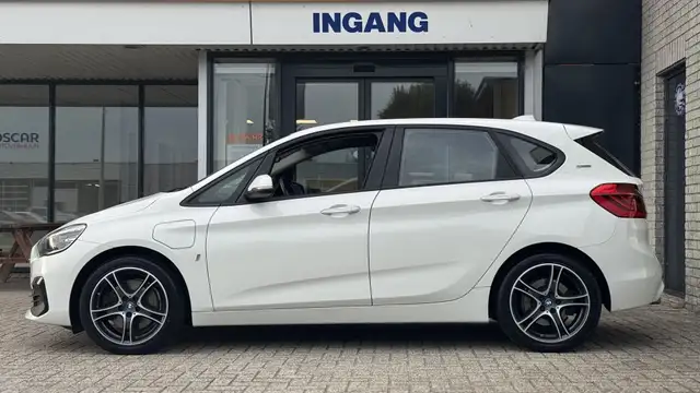 BMW 2 Series view 3