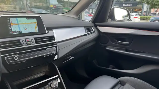BMW 2 Series view 14