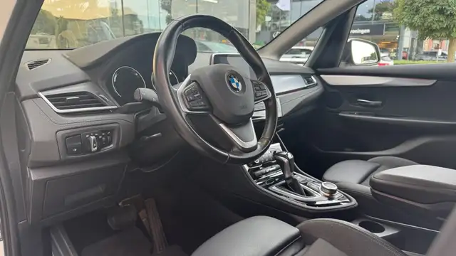 BMW 2 Series view 8