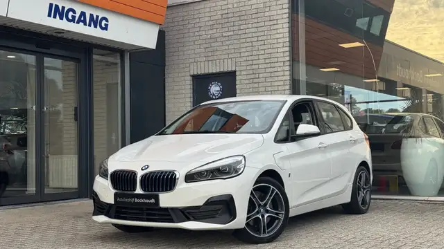 BMW 2 Series view 2