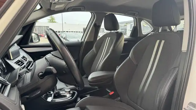 BMW 2 Series view 10