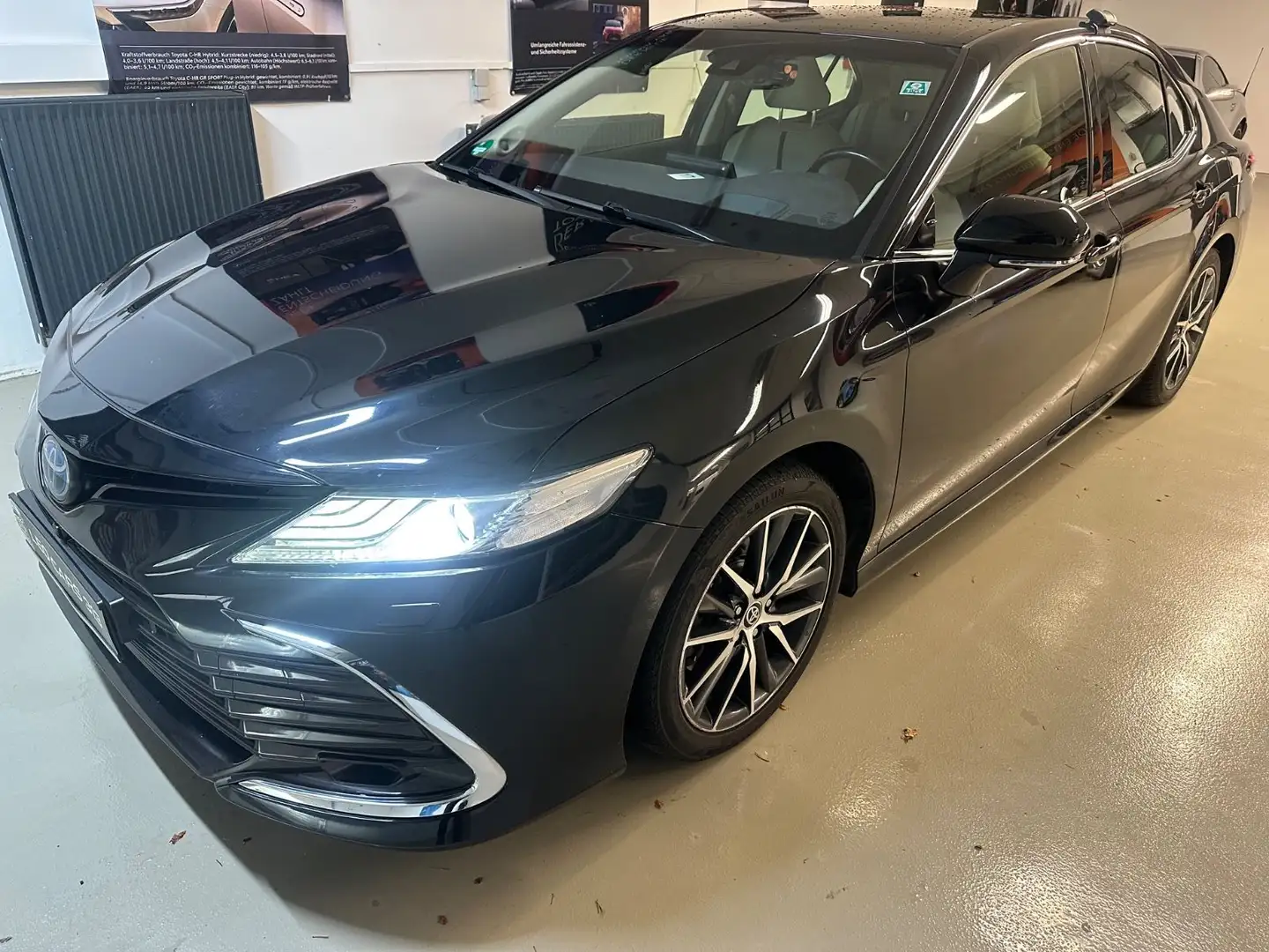 Toyota Camry Hybrid 2.5 Luxury Schwarz - 1