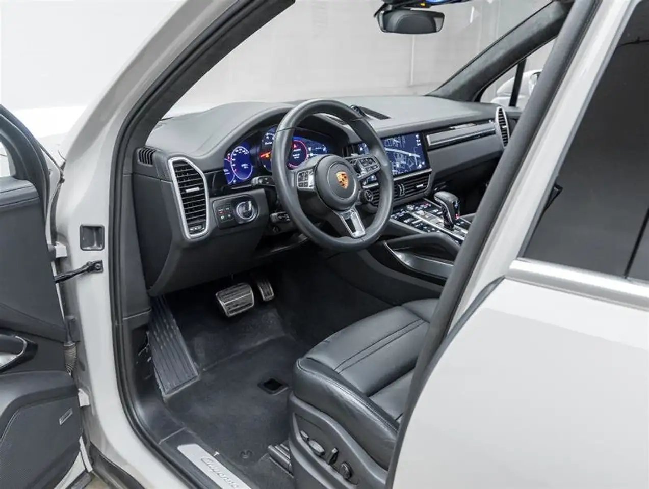 Porsche Cayenne снимка Porsche Cayenne