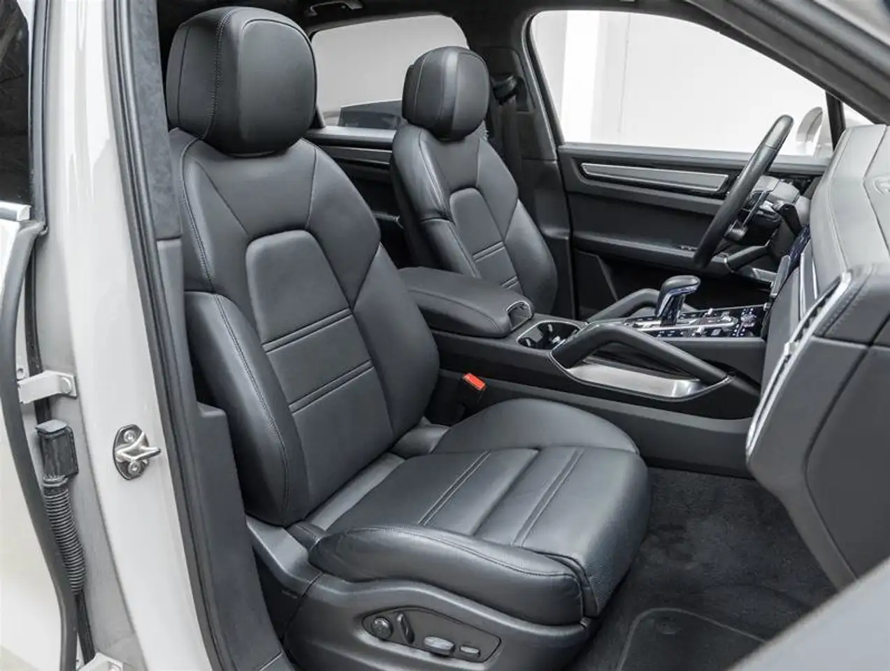 Porsche Cayenne снимка Porsche Cayenne