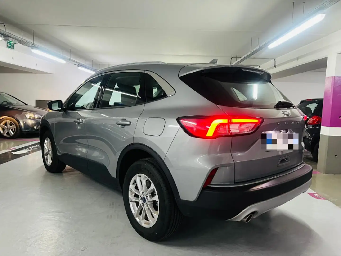 Ford Kuga 2.5 DURATEC 190CH FHEV E85 TITANIUM BVA 14825¤ HT* Grijs - 2