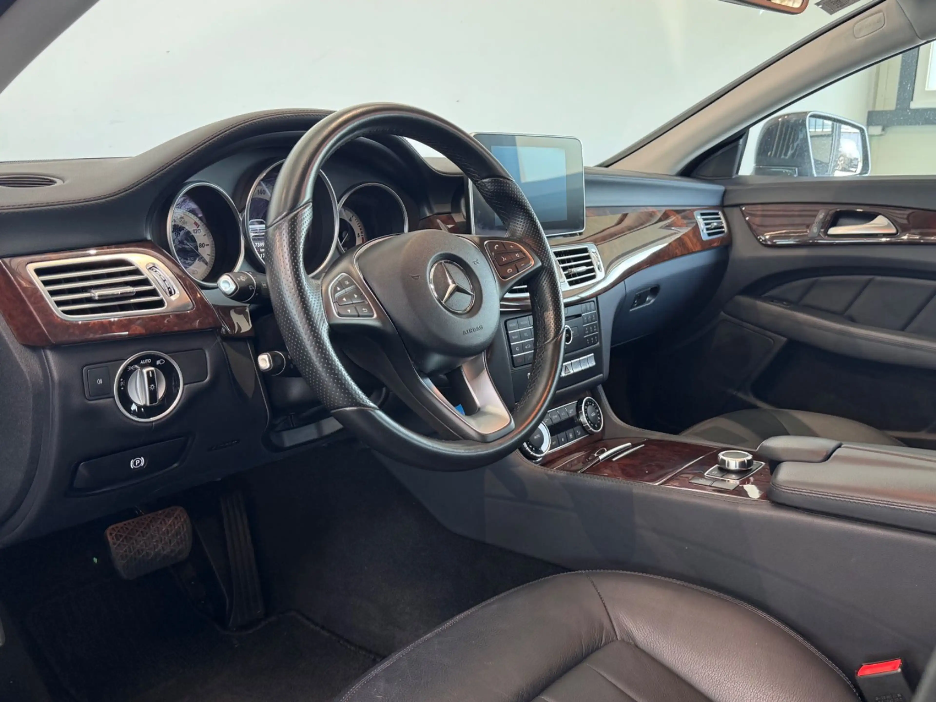Mercedes-Benz CLS 350 d BlueTec*AMBIENTE*LED*SCHIEBEDACH*MOPF* — photo 13