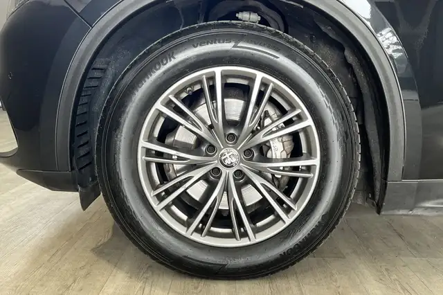 Alfa Romeo Stelvio view 9