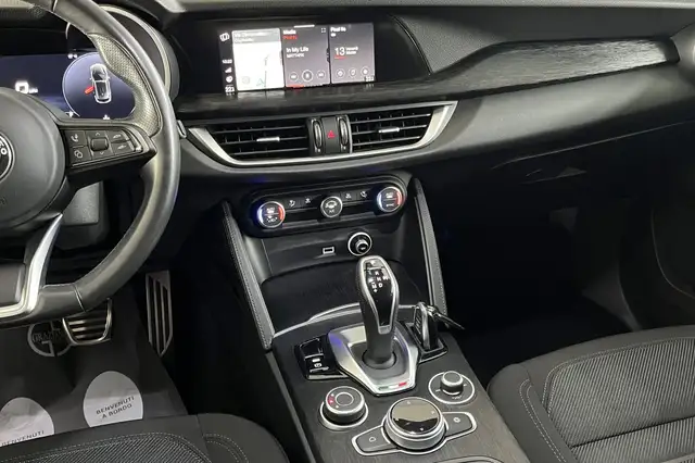 Alfa Romeo Stelvio view 15