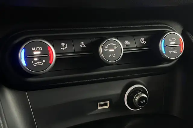 Alfa Romeo Stelvio view 25