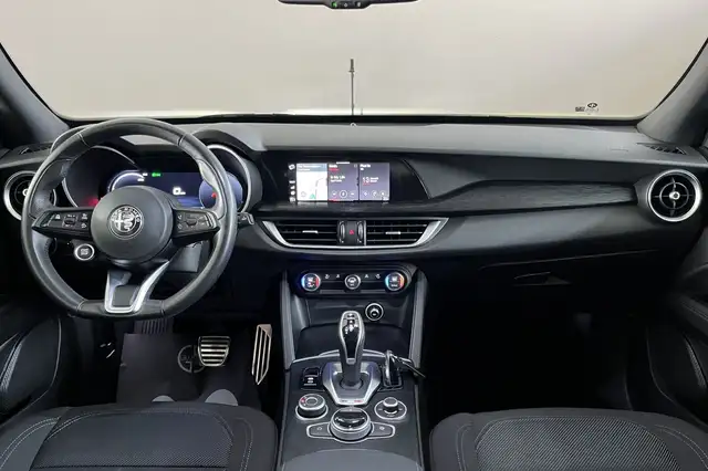 Alfa Romeo Stelvio view 12