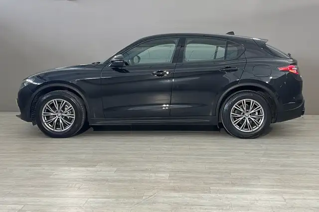 Alfa Romeo Stelvio view 8
