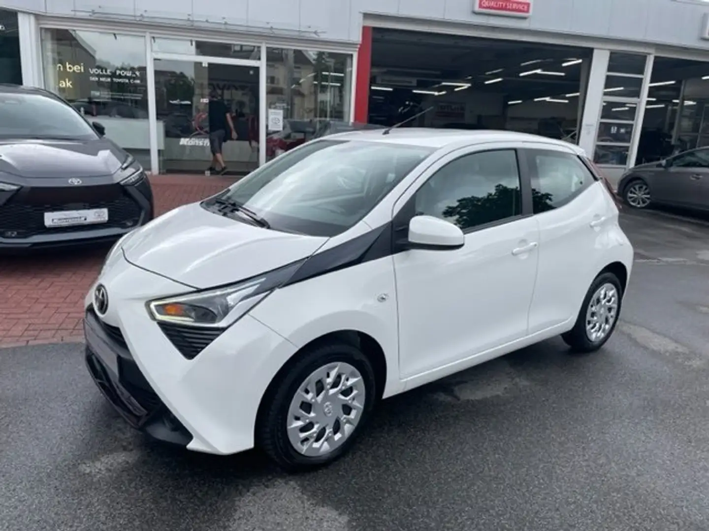 Toyota Aygo x-play Weiß - 2
