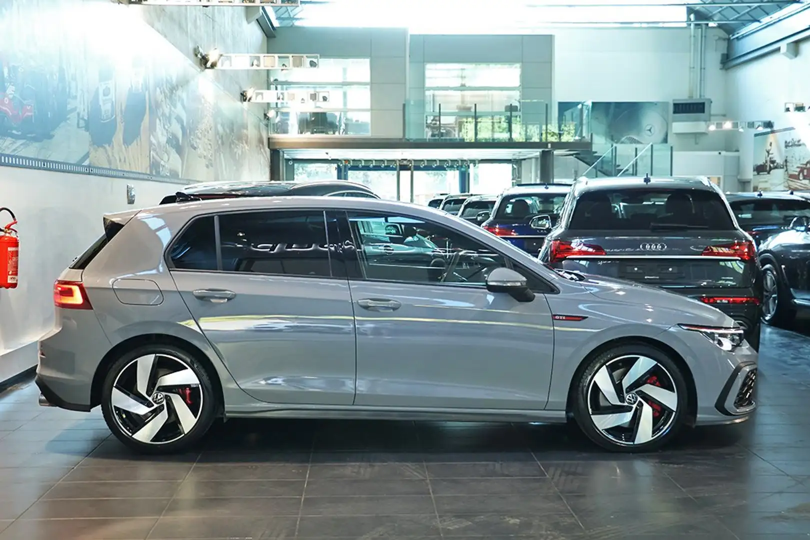 Volkswagen Golf 2.0 TSI GTI DSG - MATRIX/SOSPENSIONI DCC/ADAS/18" Grigio - 2