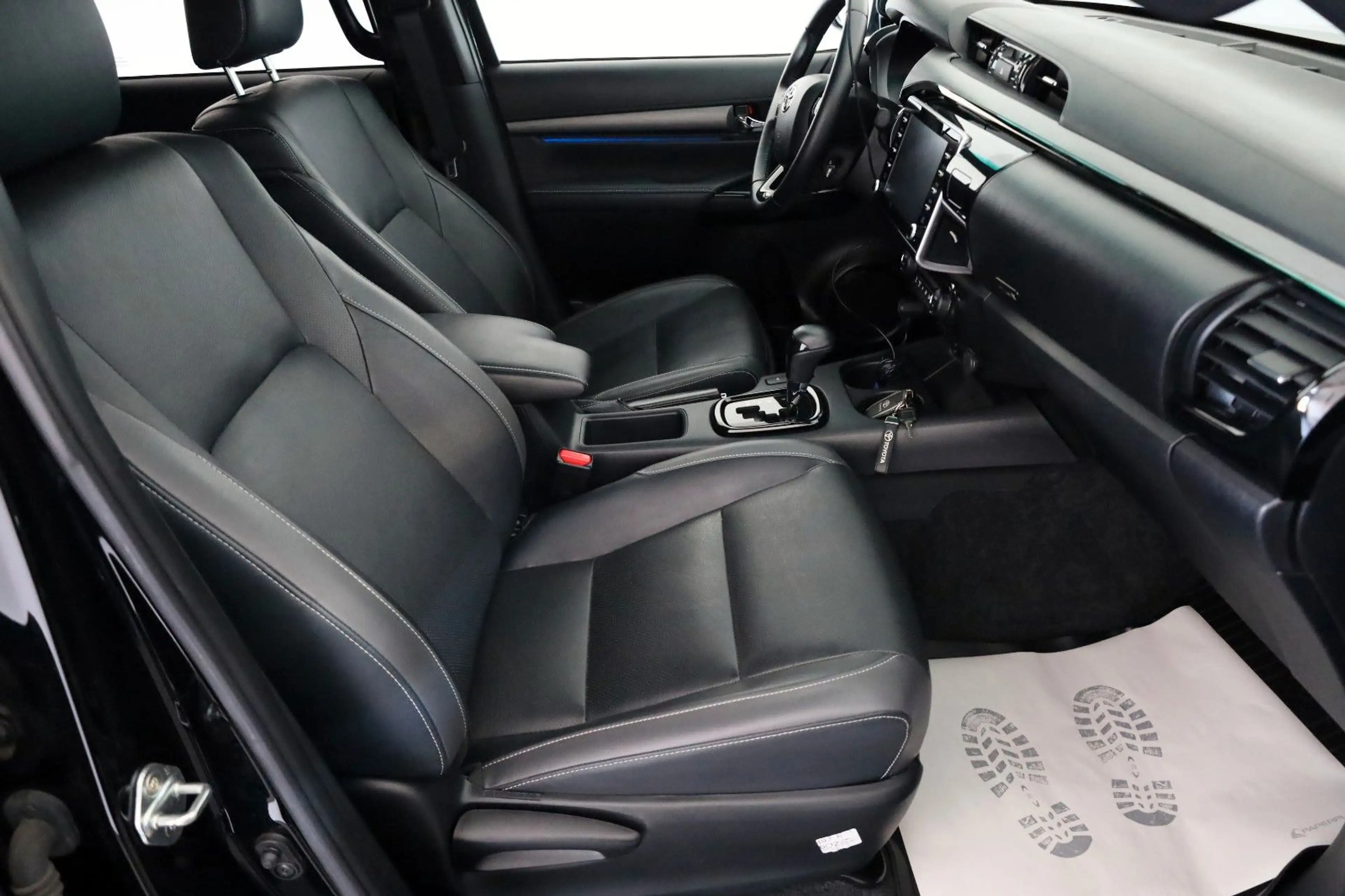 Toyota Hilux 2.8D-4D Invincible,Kamera,CarP,HardTop,AHK — photo 4